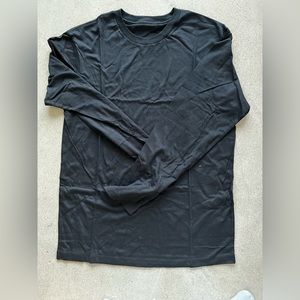 Men's black t shirt long sleeve. Made In Mexico. Size Medium